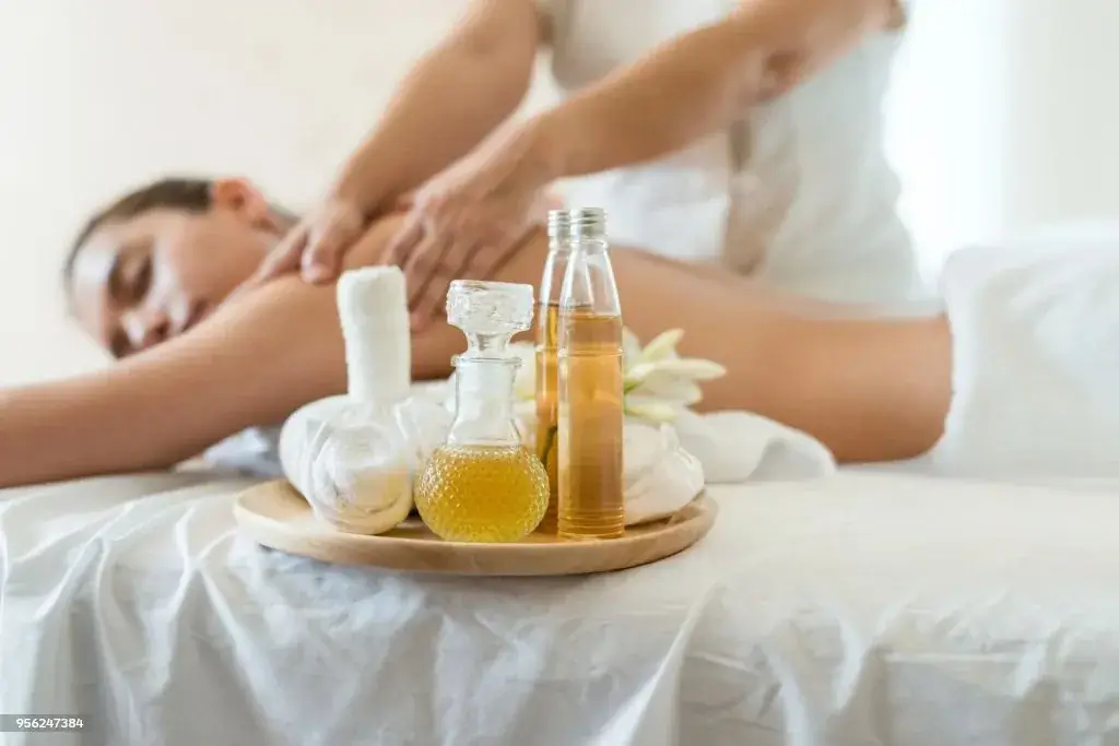 Types of Oils Used in Hot Oil Body Massage and Their Benefits