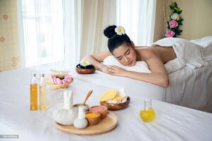 Oil massage for back pain